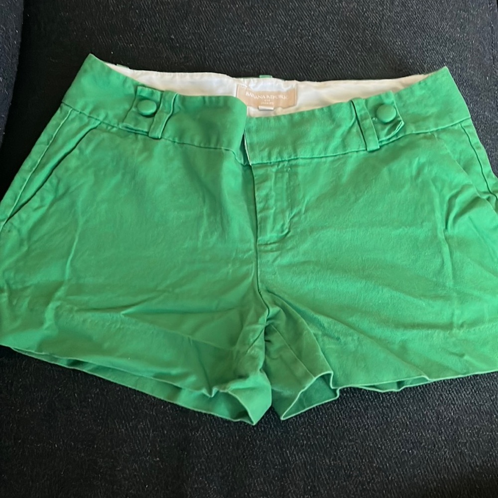 Women’s flat front   Kelly green shorts